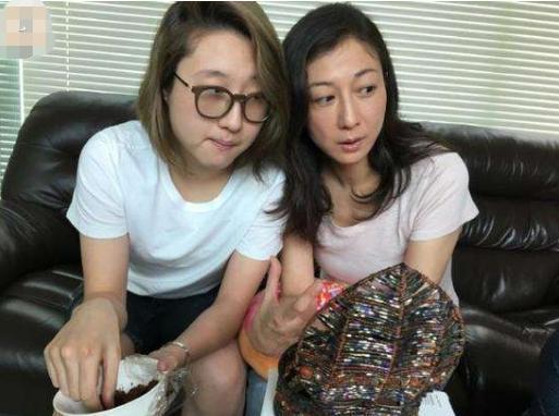 吴妈爆料成龙视频照片,娱乐圈再掀波澜 第3张 吴妈爆料成龙视频照片,娱乐圈再掀波澜 第3张